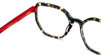 Das Bild zeigt die Korrektionsbrille DAKOTA HVRD von der Marke Etnia Barcelona in havana-rot.